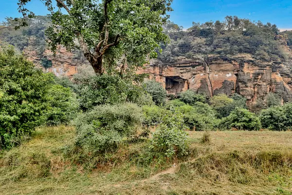 Rakhetra Bhiyadant Hindu and Jain Caves, Aur river valley, Madhya Pradesh 014