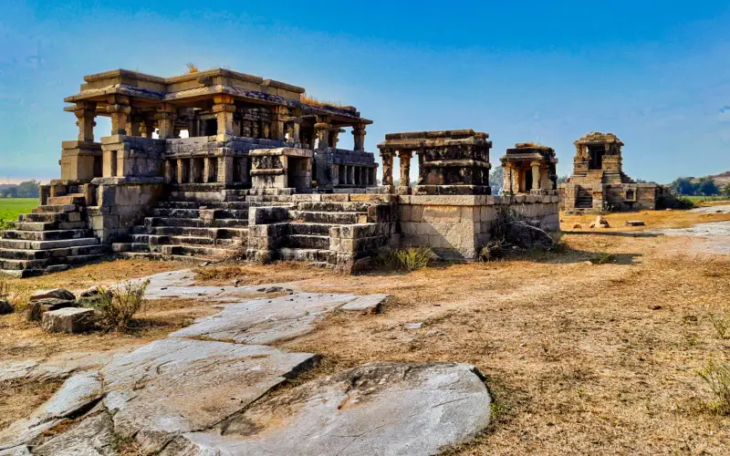 0121921 Group of Temples, Vyas Badora, Madhya Pradesh 327