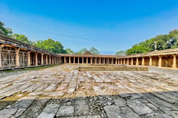 0102721 Bhojshala and Kamal Maula mosque site, Dhar Madhya Pradesh 008