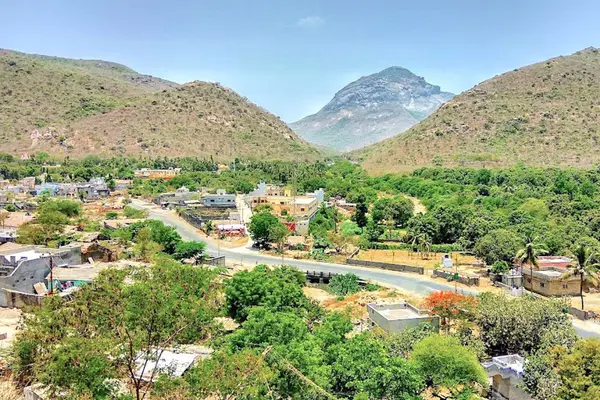 Uparkot Fort Route