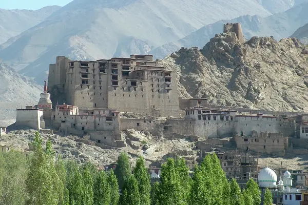 Lehroyalpalace