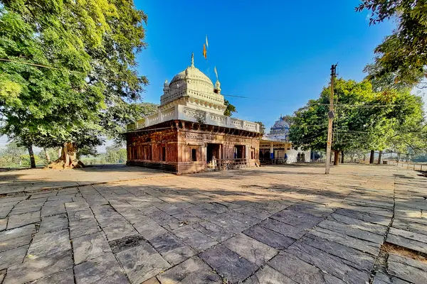 0122321 Mritangeshvara Shiva temple, Nandchand Madhya Pradesh 008